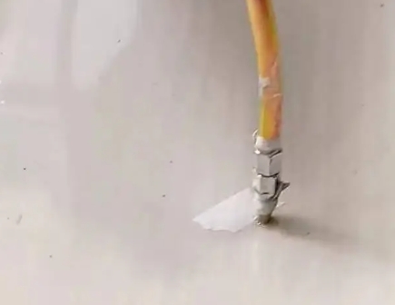 准格尔瓷砖空鼓维修公司专业解答在瓷砖铺贴过程中，如果使用的砂料过粗（如全部使用了粗砂），可能会导致以下问题